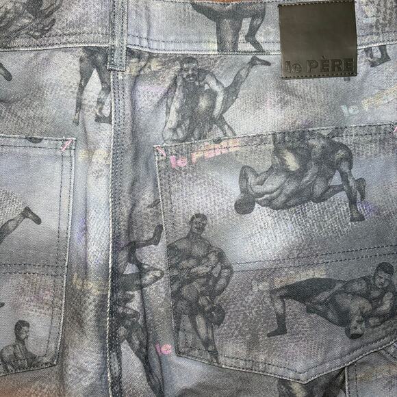 le PÈRE Painter's Trouser 34 x 30 Tap Out Ink Wrestling AOP Graphic Jeans NWT - Picture 4 of 8